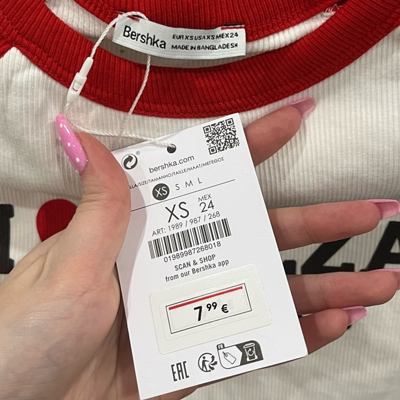 Bershka size x small but can fit a small colours red and white - Picture 2 of 3